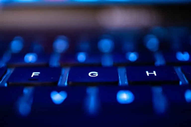 Laptopuri pentru productivitate: Topul celor mai bune Photo Laptop keyboard