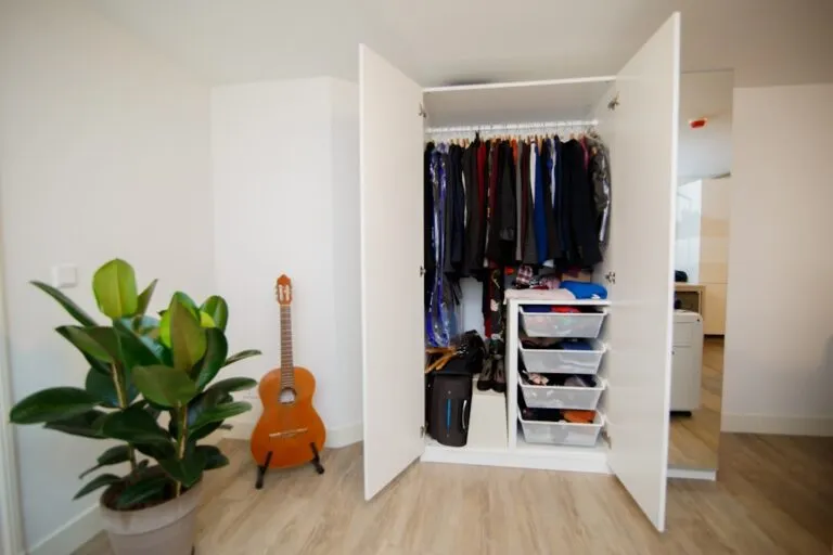 Photo Tidy closet