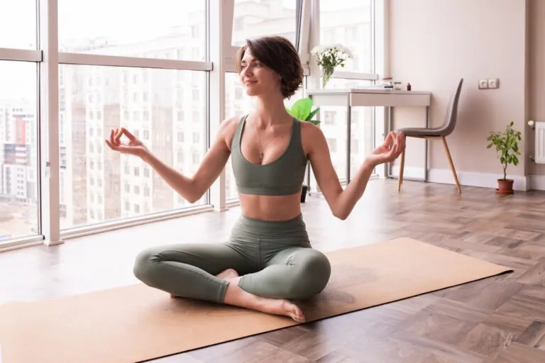 Beneficiile exercițiilor de pilates pentru sănătatea generală Photo Pilates studio