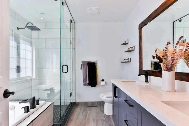 Photo Bathroom storage