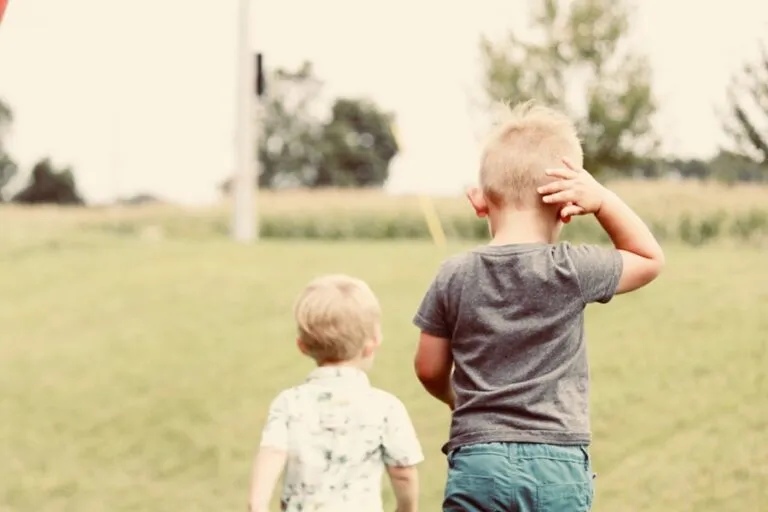 Cum să îți înveți copiii să comunice eficient și să gestioneze conflictele Photo "How to teach your children to communicate effectively and manage conflicts"