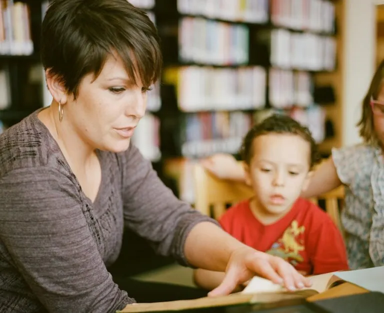 Cum să îți sprijini copiii în dezvoltarea lor personală și educativă Photo "How to support your children in their personal and educational development"