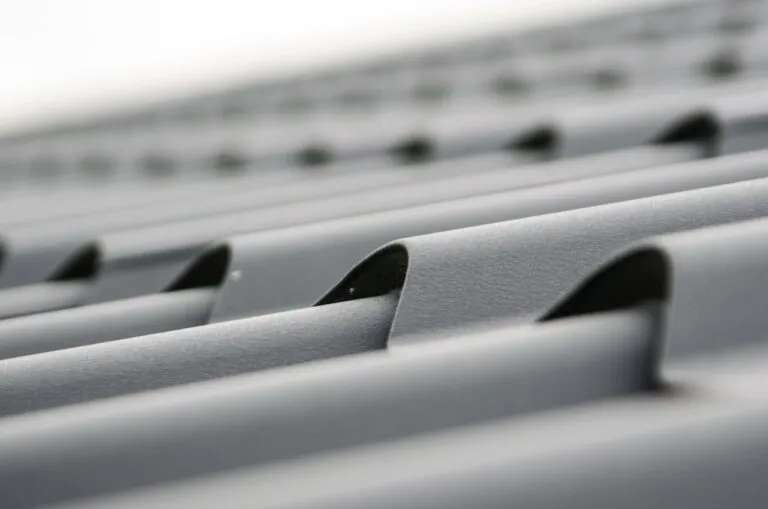 De ce merită să investești în țiglă metalică pentru locuința ta De ce merită să investești în țiglă metalică pentru locuința ta