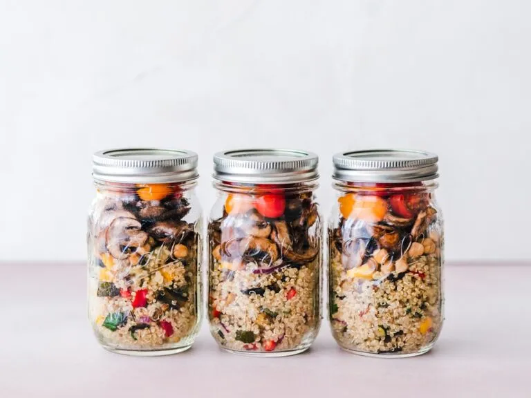 Cum să economisești timp și bani cu „puțină pregătire” a meselor Photo meal prep