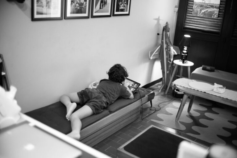 Ghid pentru zile ploioase petrecute cu plăcere acasă Photo "Rainy day activities at home"
