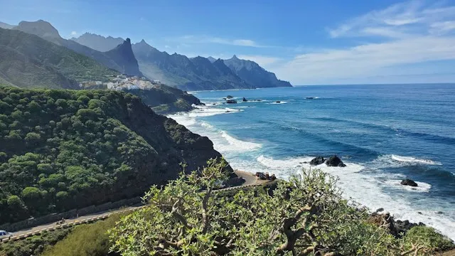 Unde te cazezi în Tenerife dacă vrei să ai plaja aproape, dar și acces la excursii