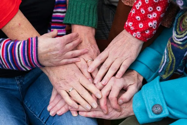Tot ce trebuie să știi despre contribuția fiecăruia la comunitate Photo community contribution teamwork diversity